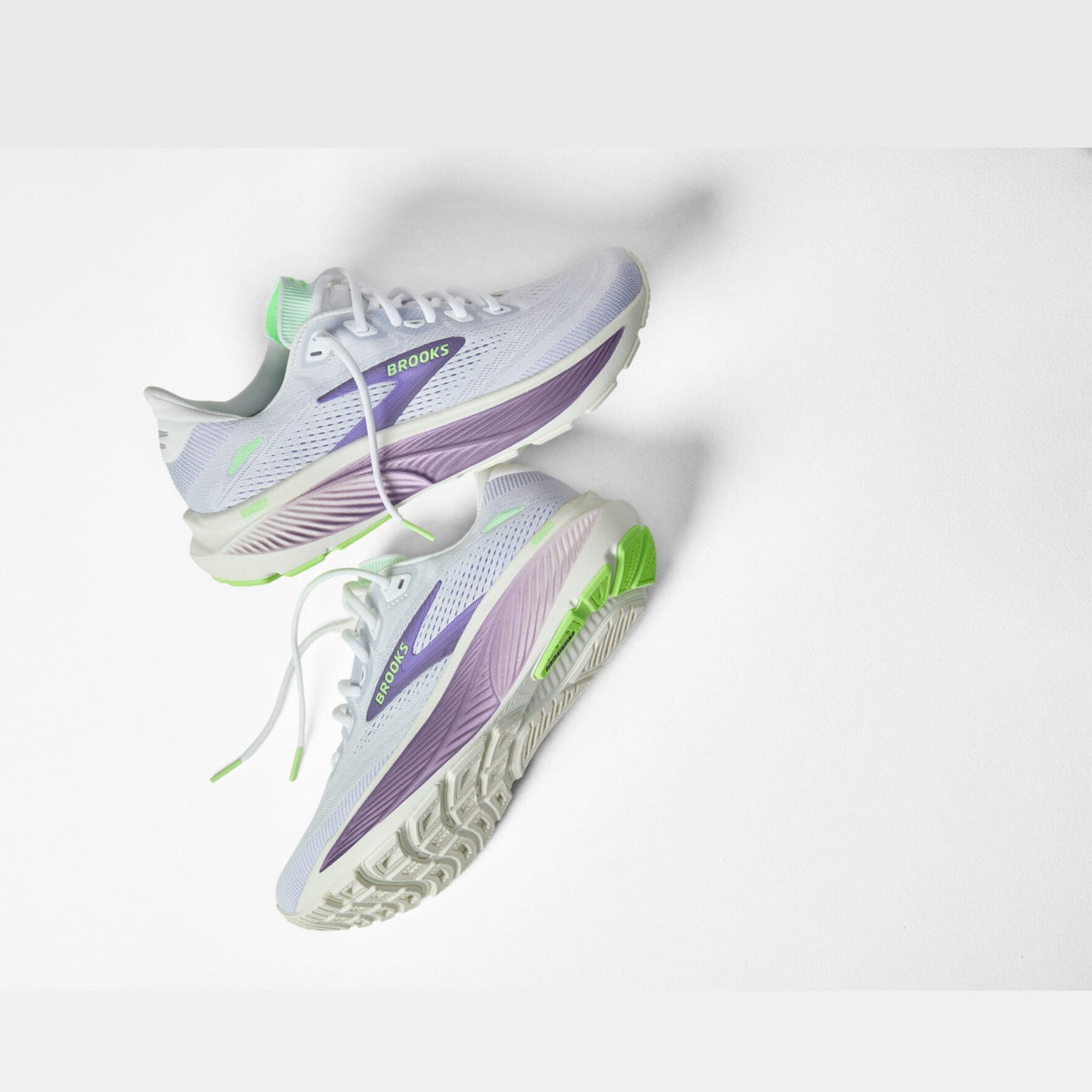 Brooks Ghost 18 ( 1B 194 ) Regular Width